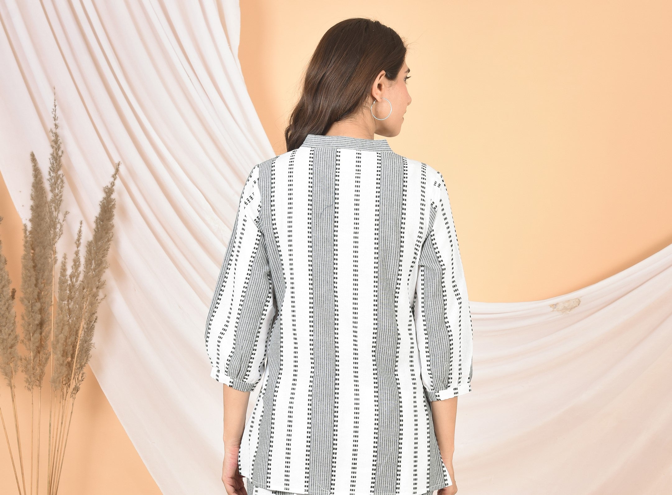 Women White Gray Printed Top T-11