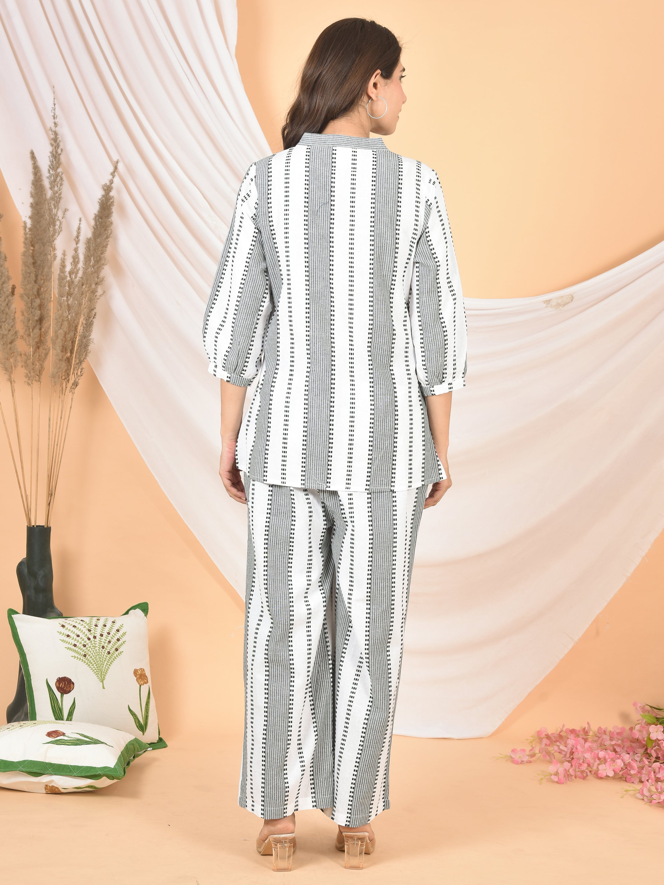 Women White Gray Printed Cod set