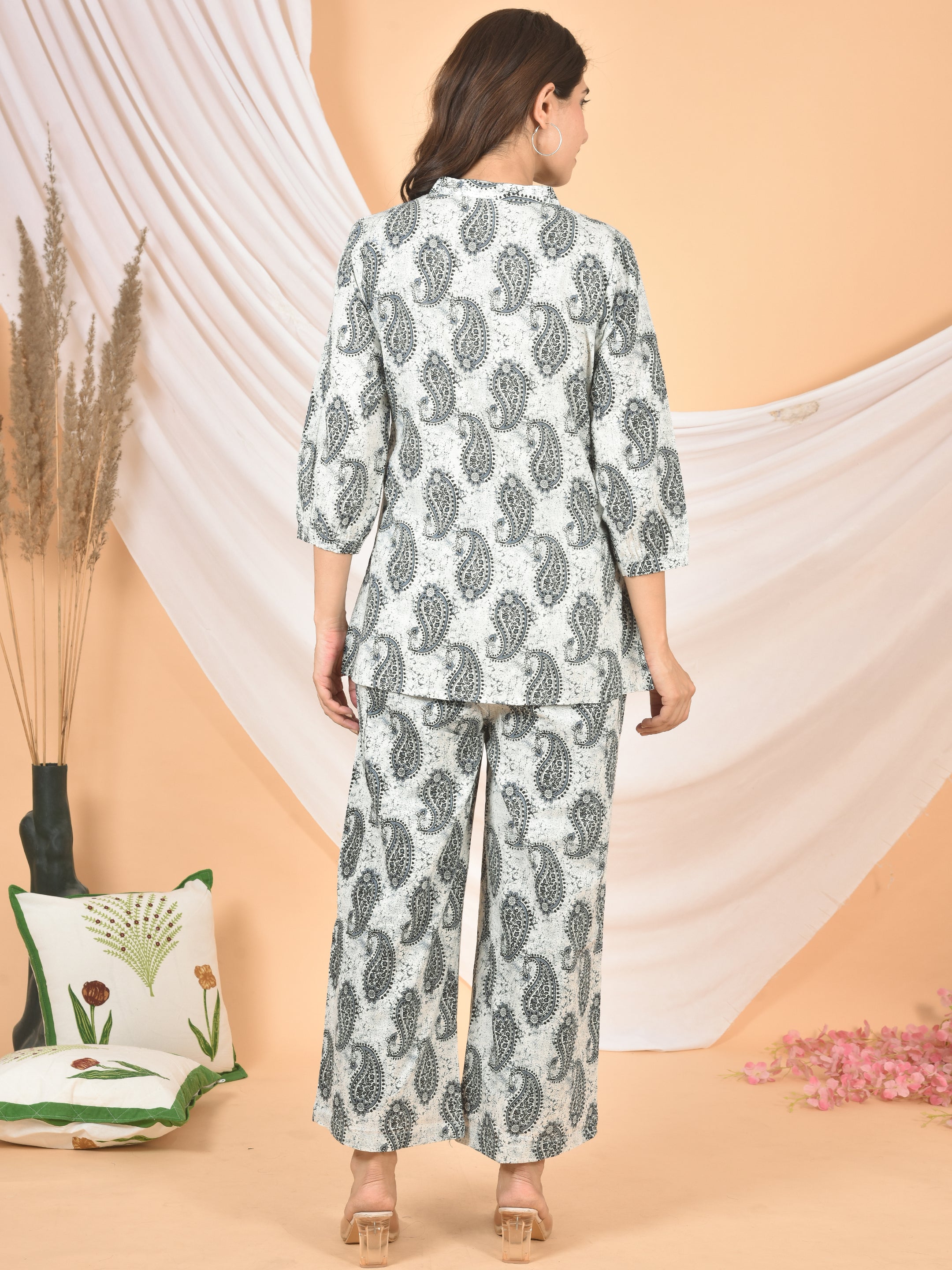 Women White Gray Printed Cod set