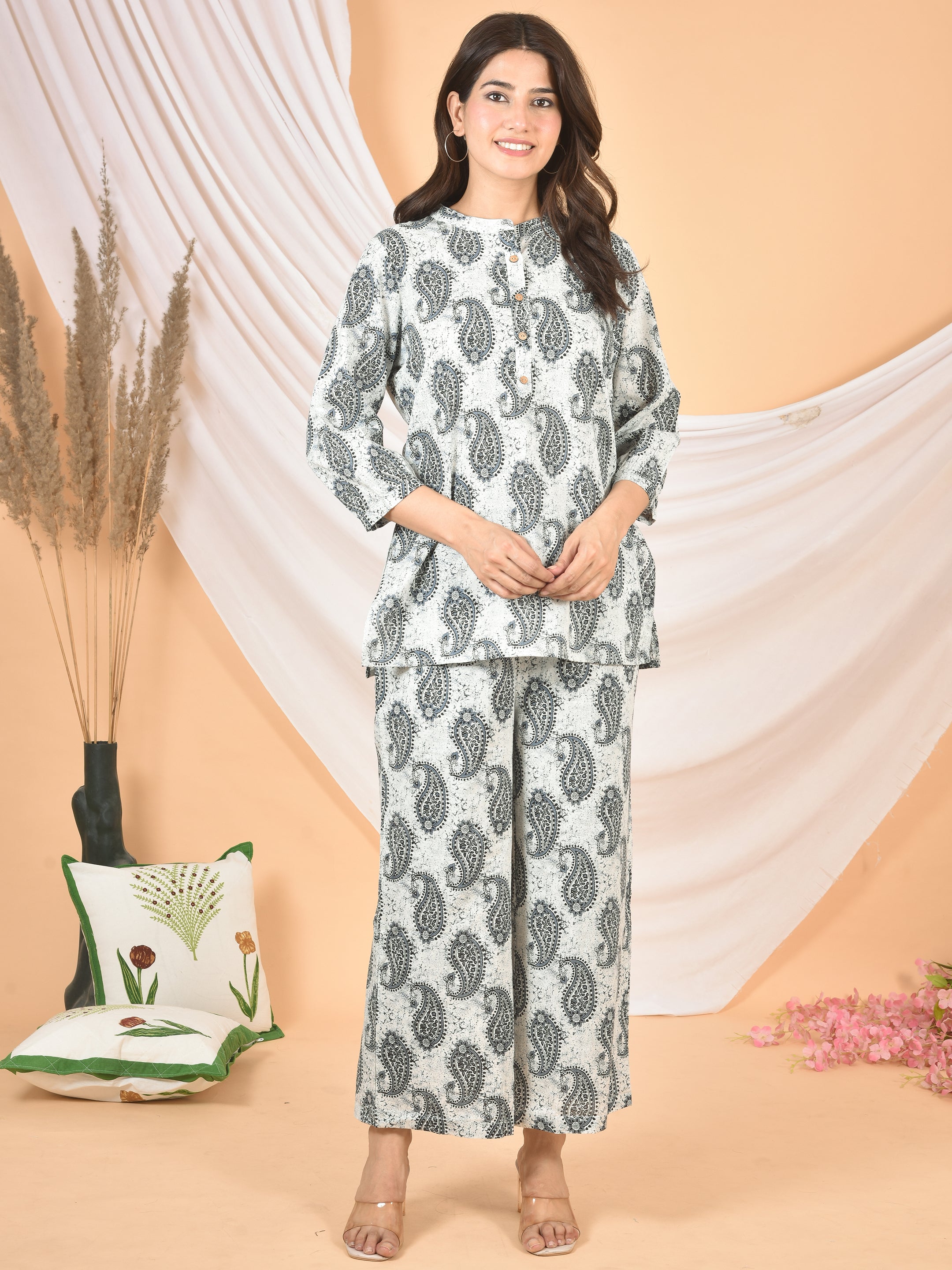 Women White Gray Printed Cod set
