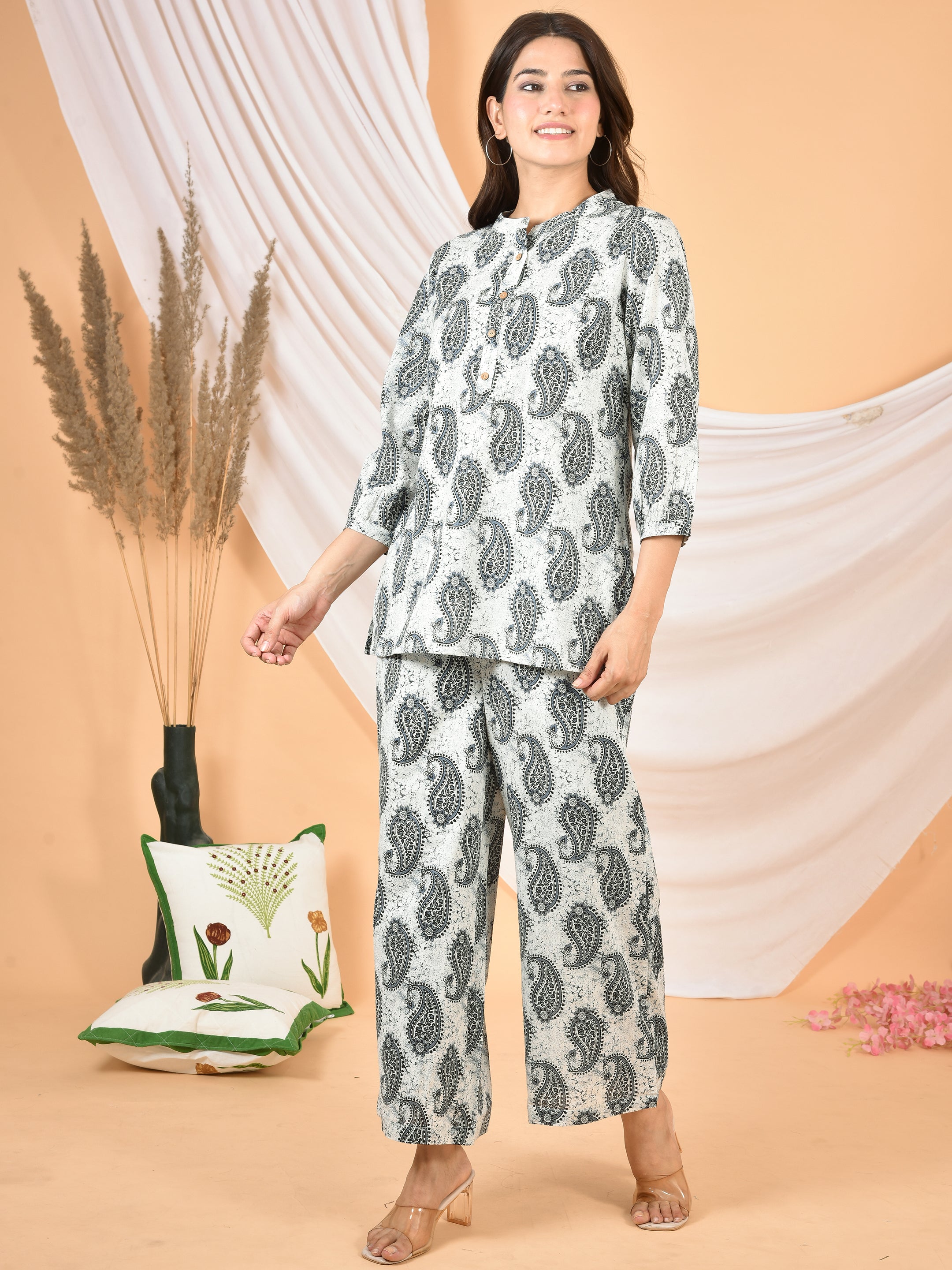 Women White Gray Printed Cod set